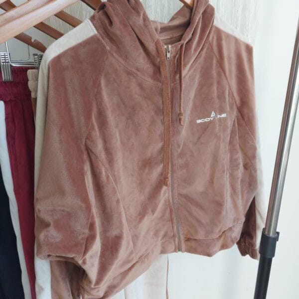 Buzo deportivo beige (Small) - Imagen 2
