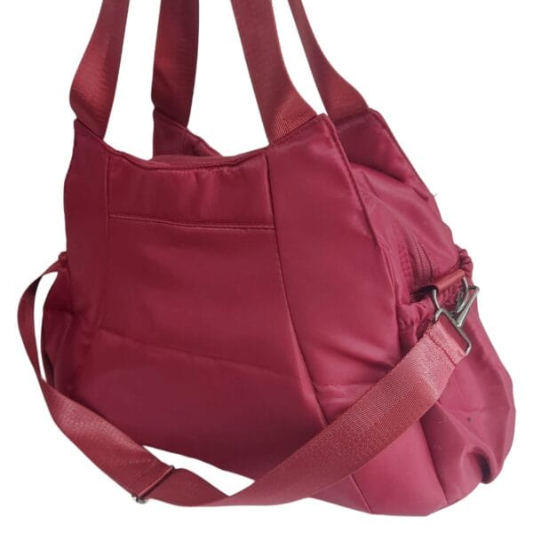 Bolso deportivo mediano guinda - Imagen 2