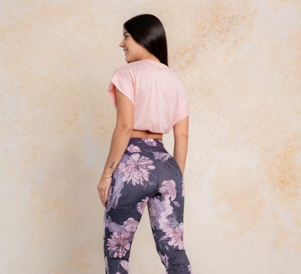 Sudadera crop rosa - Imagen 3
